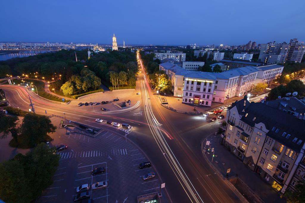 Salute Hotel Kyiv Exterior photo