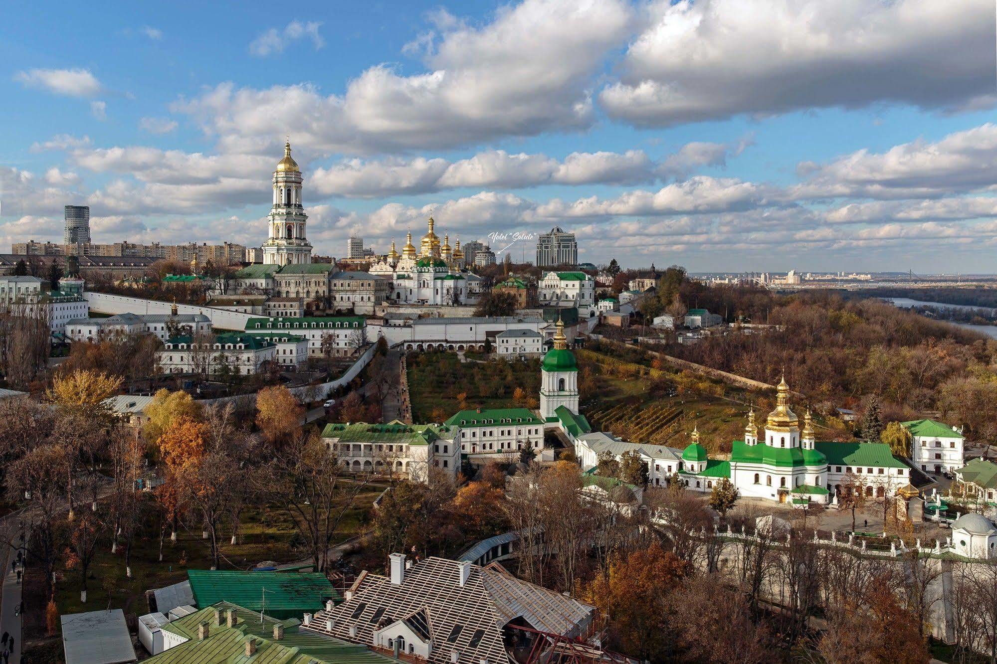 Salute Hotel Kyiv Exterior photo